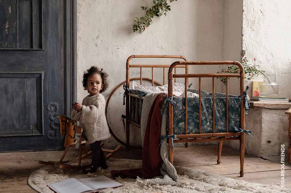 idée de décoration chambre avec tour de lit sécurisé respirant à partir de 1 an