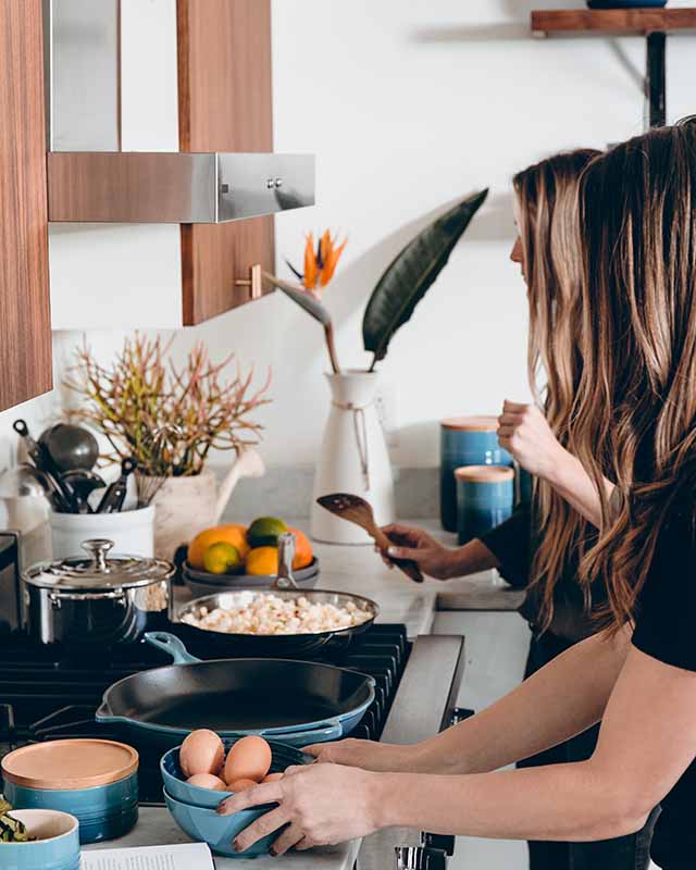 préparation entre copines du mois d'or en avance avec le batchcooking