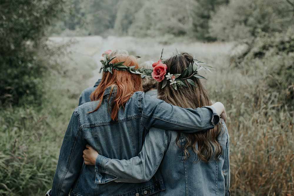 moments complice entre femmes pour une baby shower idéale