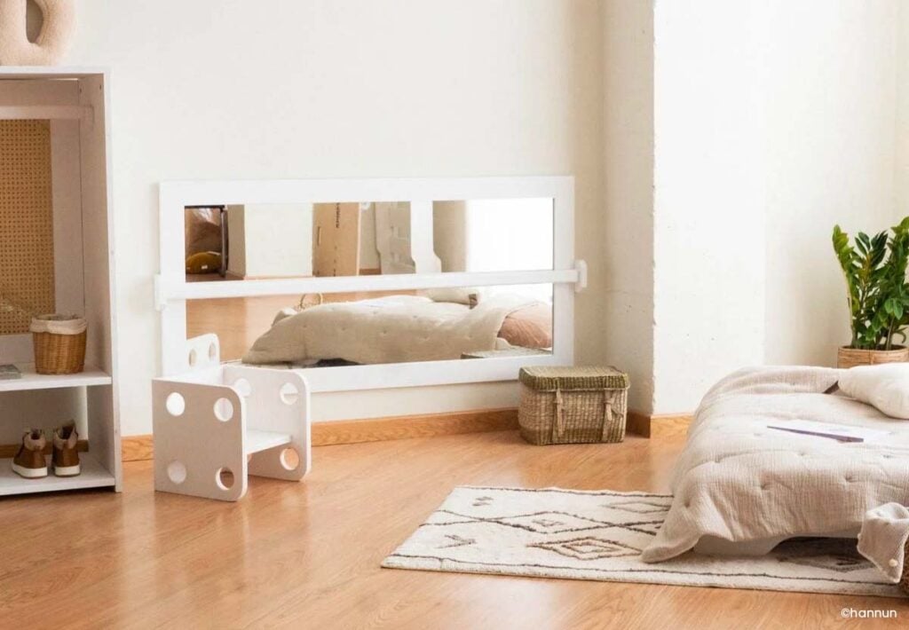 miroir mural chambre montessori bébé avec barre et tapis sol