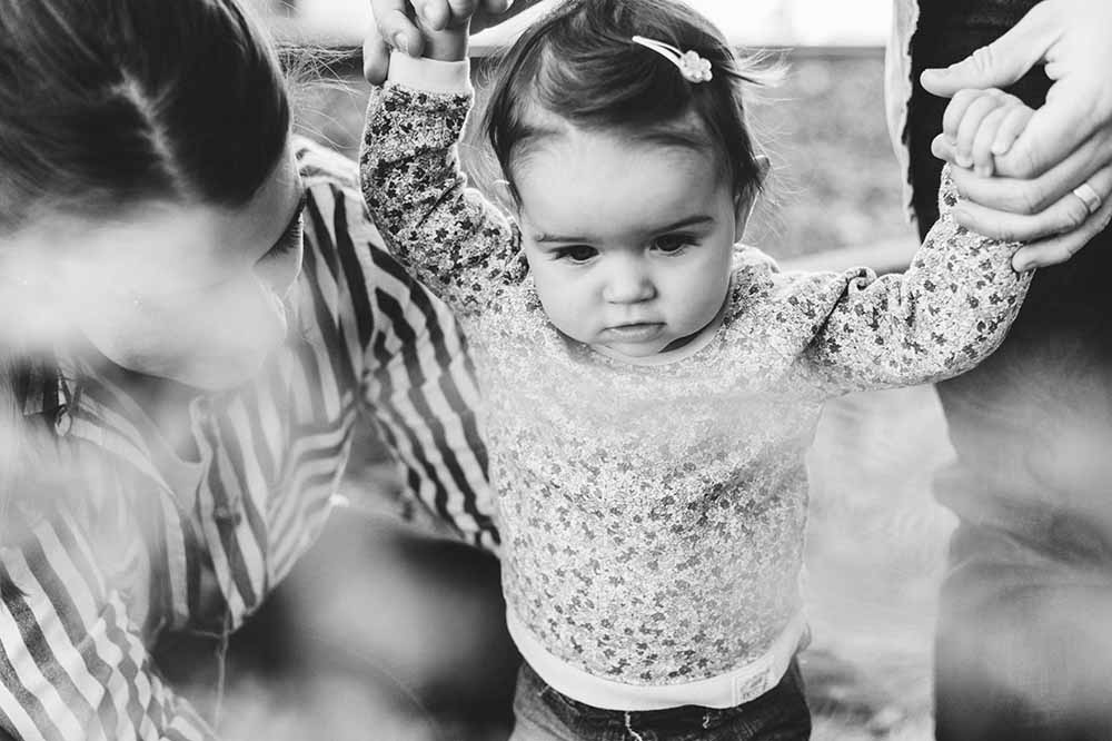 Image symbolisant la croissance et le suivi sanitaire d'un enfant, liée à la check-list complète des visites médicales régulières pour le bien-être pédiatrique de 12 mois à 2 ans.