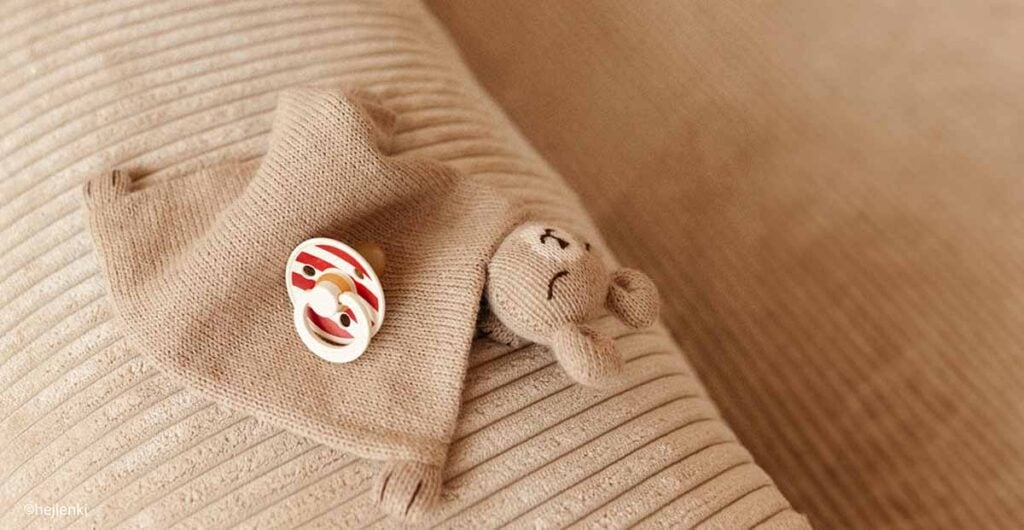 Conseils de sécurité pour les vacances neige avec bébé : bien couvrir, éviter le froid et choisir un équipement bébé neige adapté.