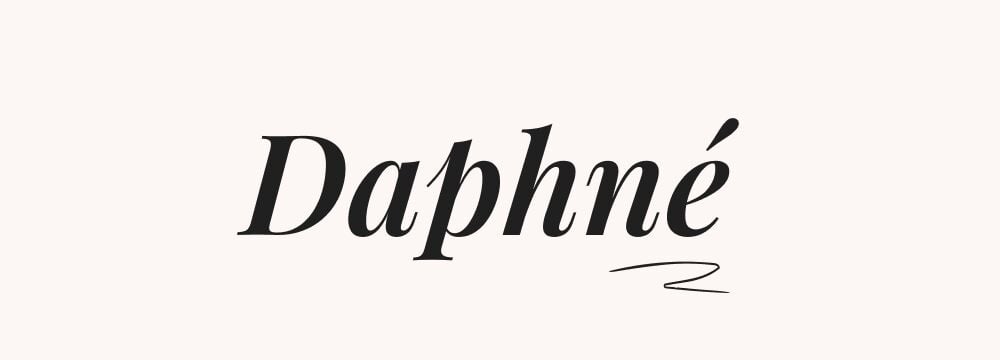 Daphné, prénom mythologique fille doux et végétal, inspiré de la nymphe transformée en laurier pour échapper à Apollon