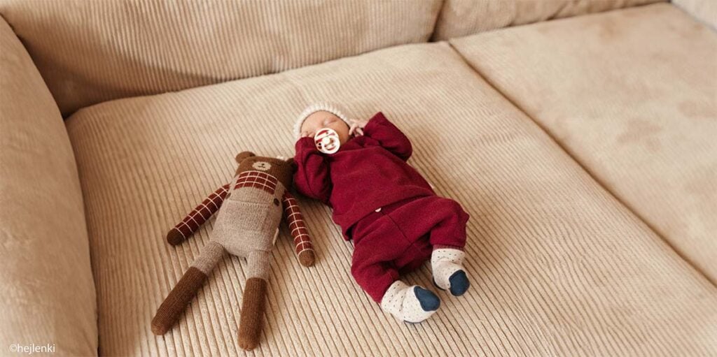 Quel vêtement choisir pour bébé au ski ? Tenue complète et équipement bébé neige pour affronter le froid en station.