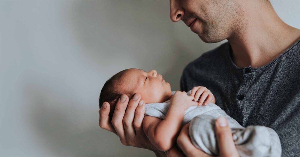Indemnisation du congé paternité : père salarié en congé après la naissance de son enfant