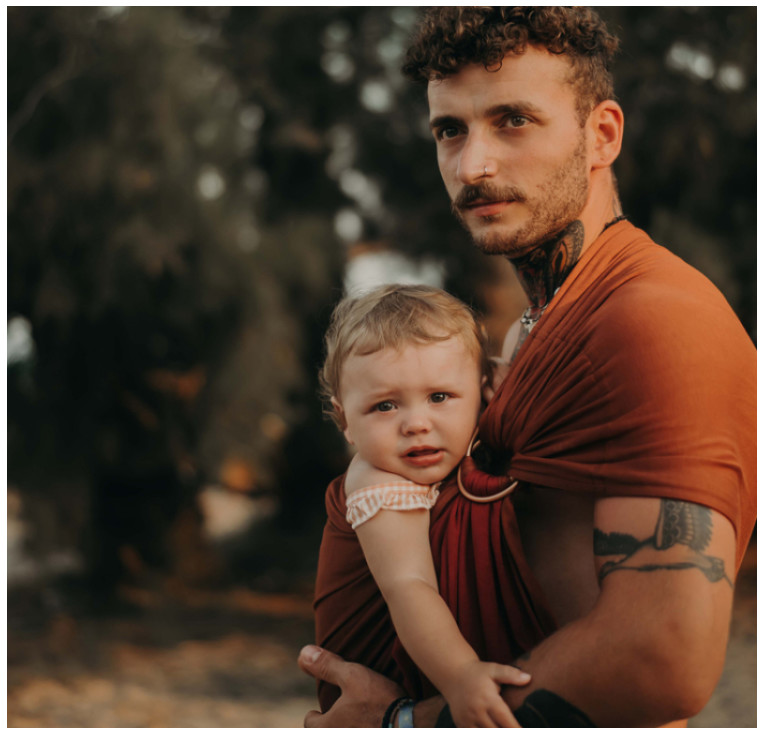 Porter bébé avec une écharpe de portage, pour ou contre ? 