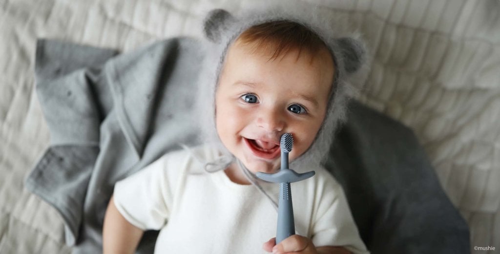 Guide complet dents bébé, astuces et solutions soulager poussée dentaire, brossage dents bébé