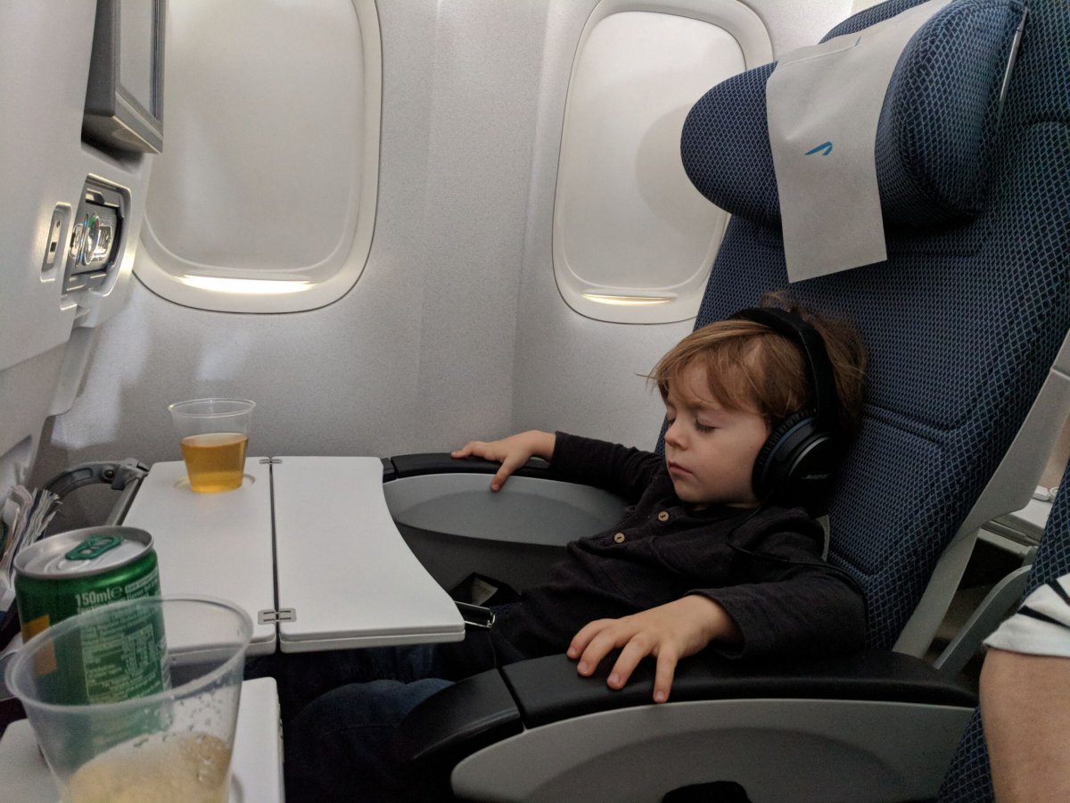 Poussette de bébé en avion: comment embarquer?